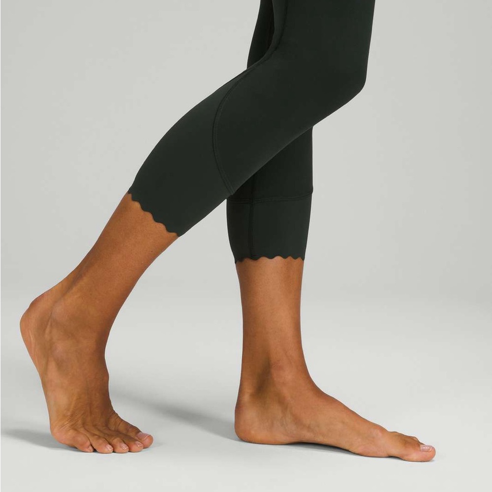 Lululemon scalloped legging dark green size 28